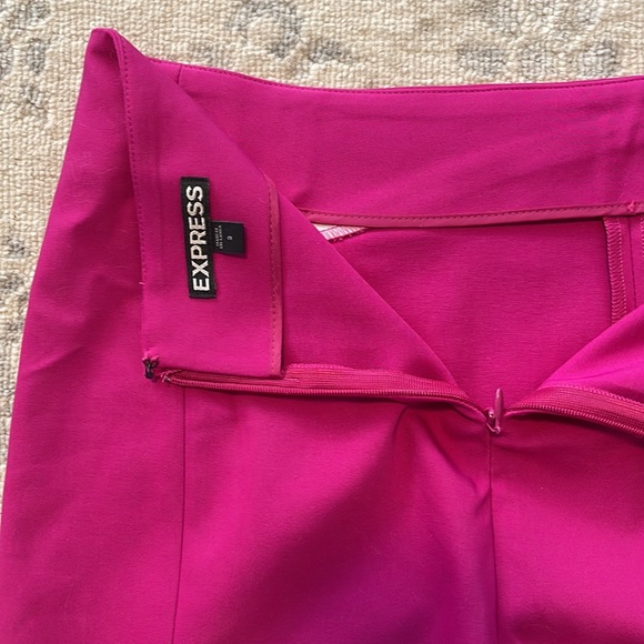 EXPRESS fuchsia skort. - Picture 4 of 4